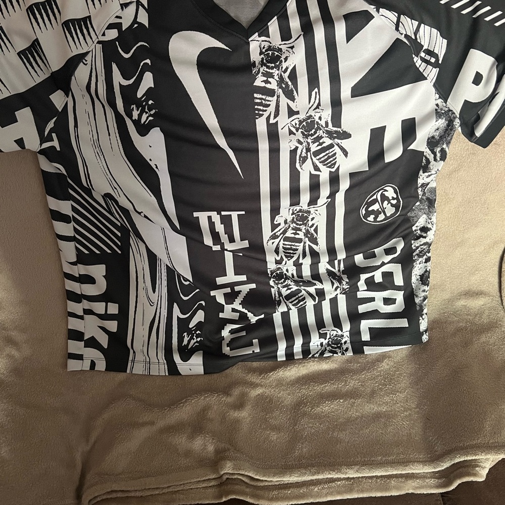 Nike Black and White Graphic Men's Shirt